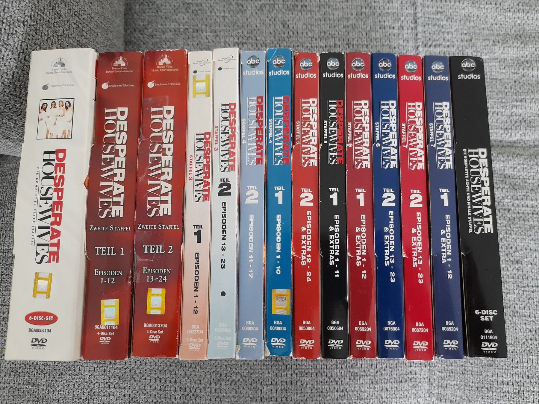 Alle DVDs: DESPERATE HOUSEWIVES STAFFEL 1 - 8 ORIGINAL - VERSION – Gebraucht aus Aesch BL von Burschi59 2