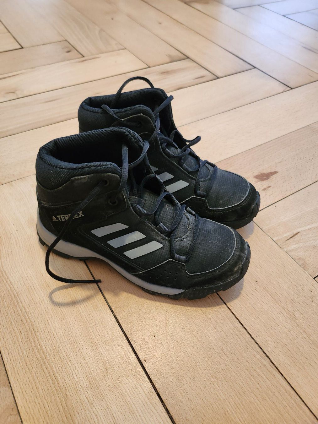 Adidas Scarpe per ragazzi: Kinder Wanderschuhe Adidas Terrex Grösse 32 gebraucht – Usato da Zürich venduto da rak_t2vf 1