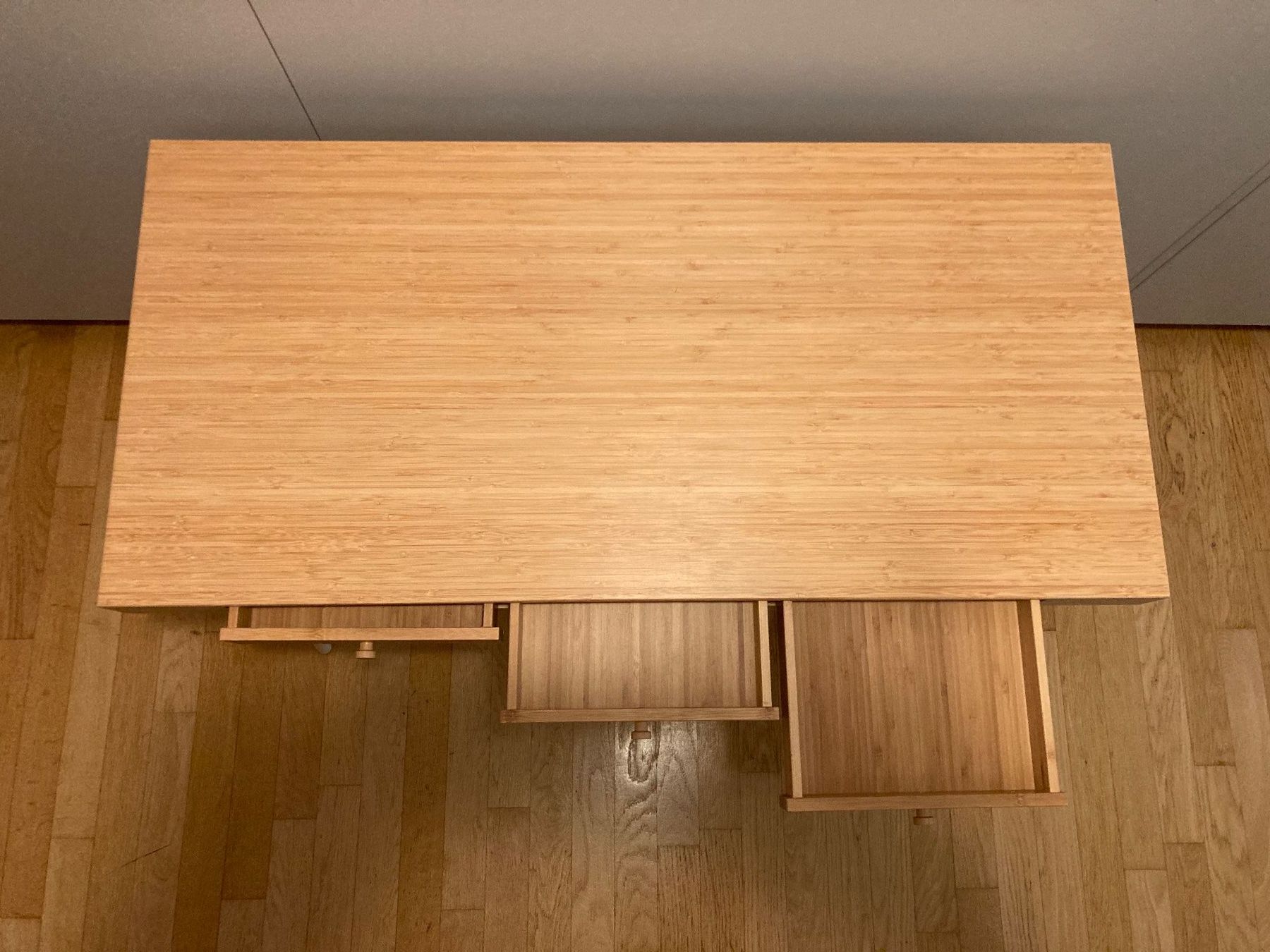 Ikea Scrivanie: Schreibtisch Lillasen – Usato da Zürich venduto da ben_5t7t 1