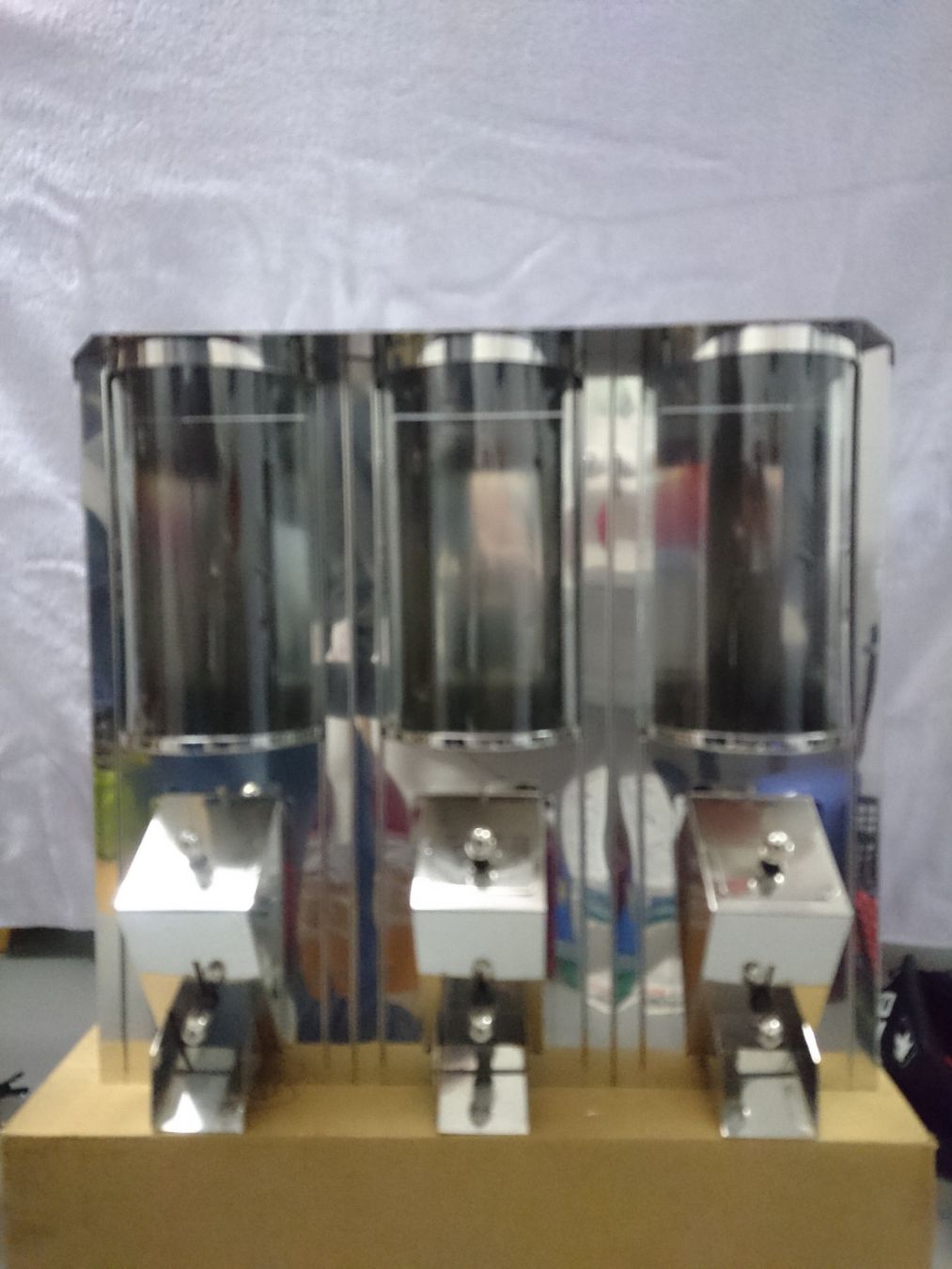 Cucine complete: Kaffeeschütte für 3x5 kg – Usato da Auslikon venduto da Brunino74