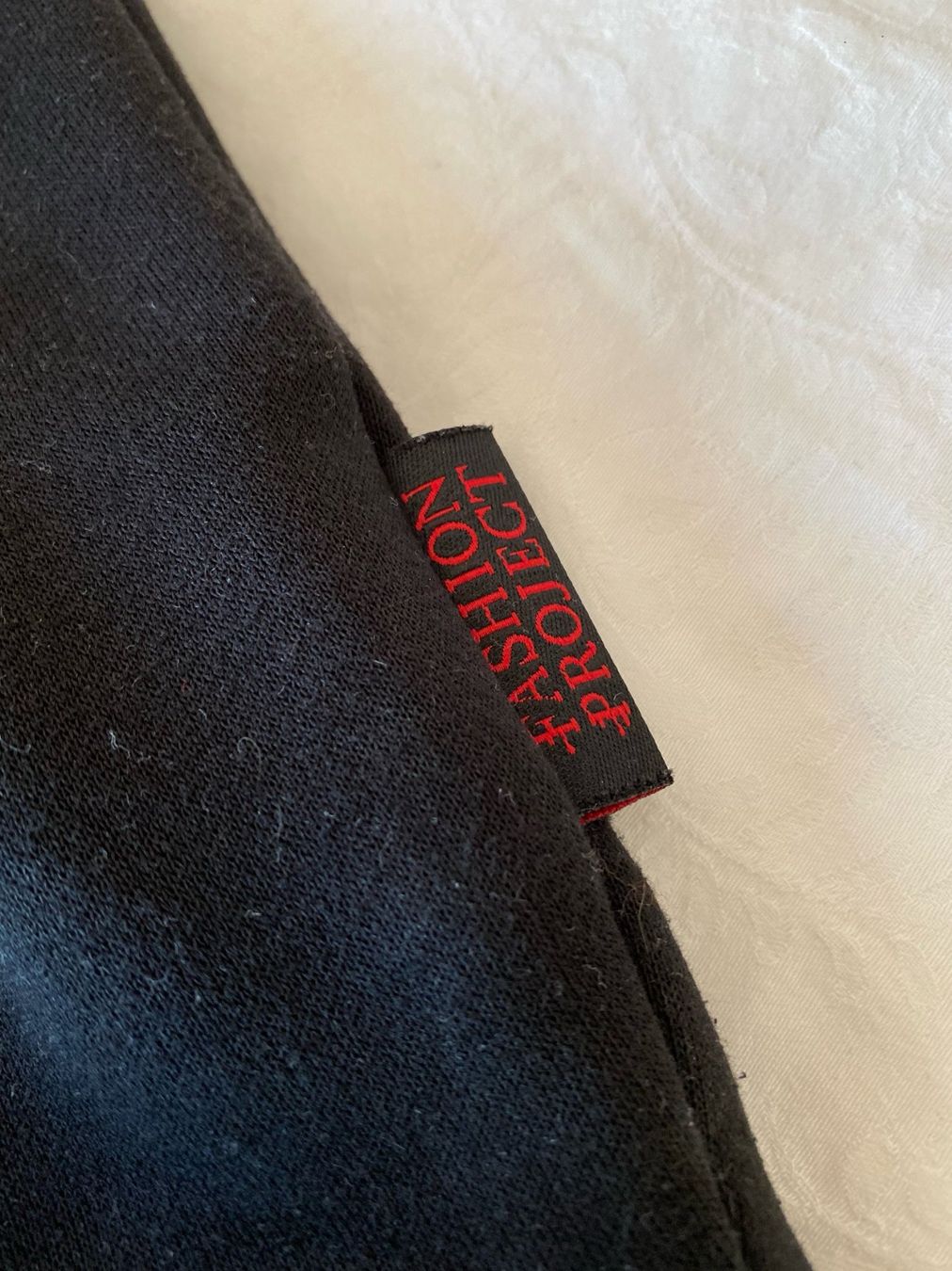 Maglioni & Felpe: crewneck noir broderie rouge – Usato da St-Blaise venduto da Windy2 3