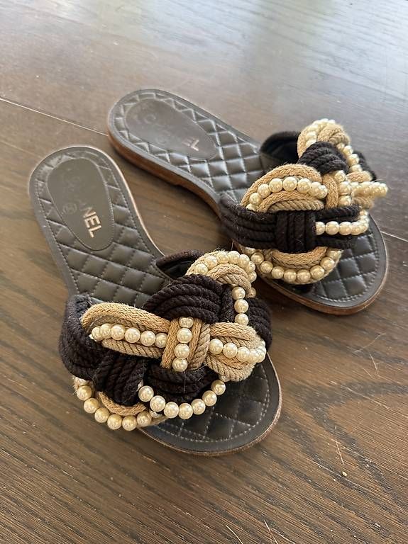 Chanel Scarpe da donna: Chanel Sandalen – Usato da Wädenswil venduto da Cocomagi 1
