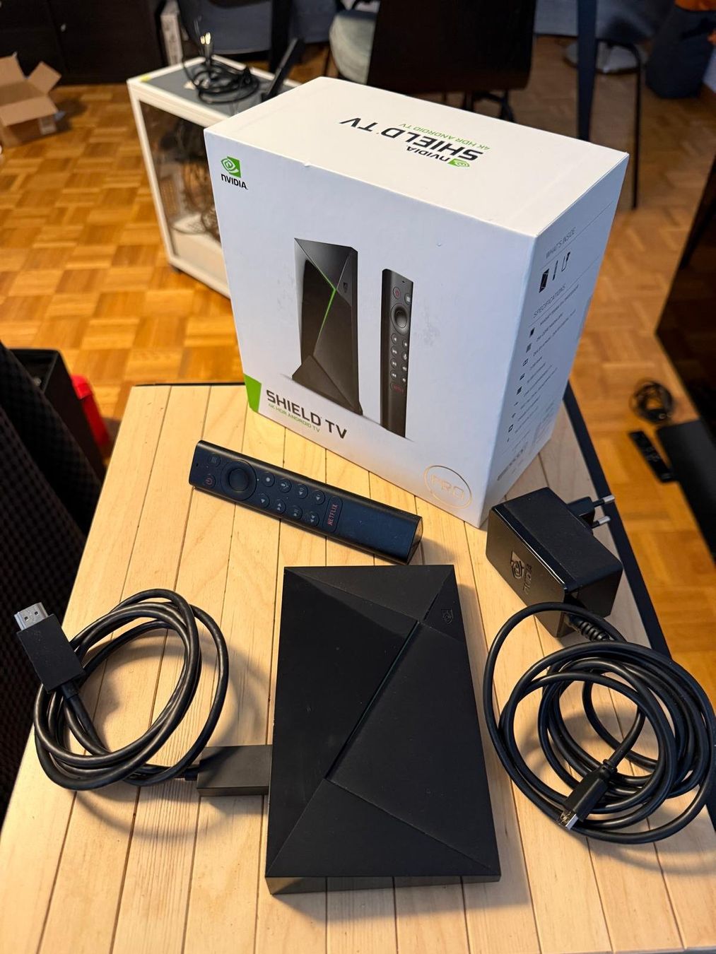 Nvidia Lettore multimediale & Streamer: Nvidia Shield TV Pro 4K HDR Android TV Box + Télécommande... – Nuovo (secondo la descrizione) da Lausanne venduto da Rb2019