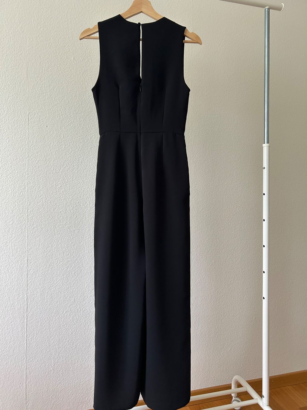 Mango Tute: MANGO black jumpsuit – Usato da Zürich venduto da _nathalie_ 1