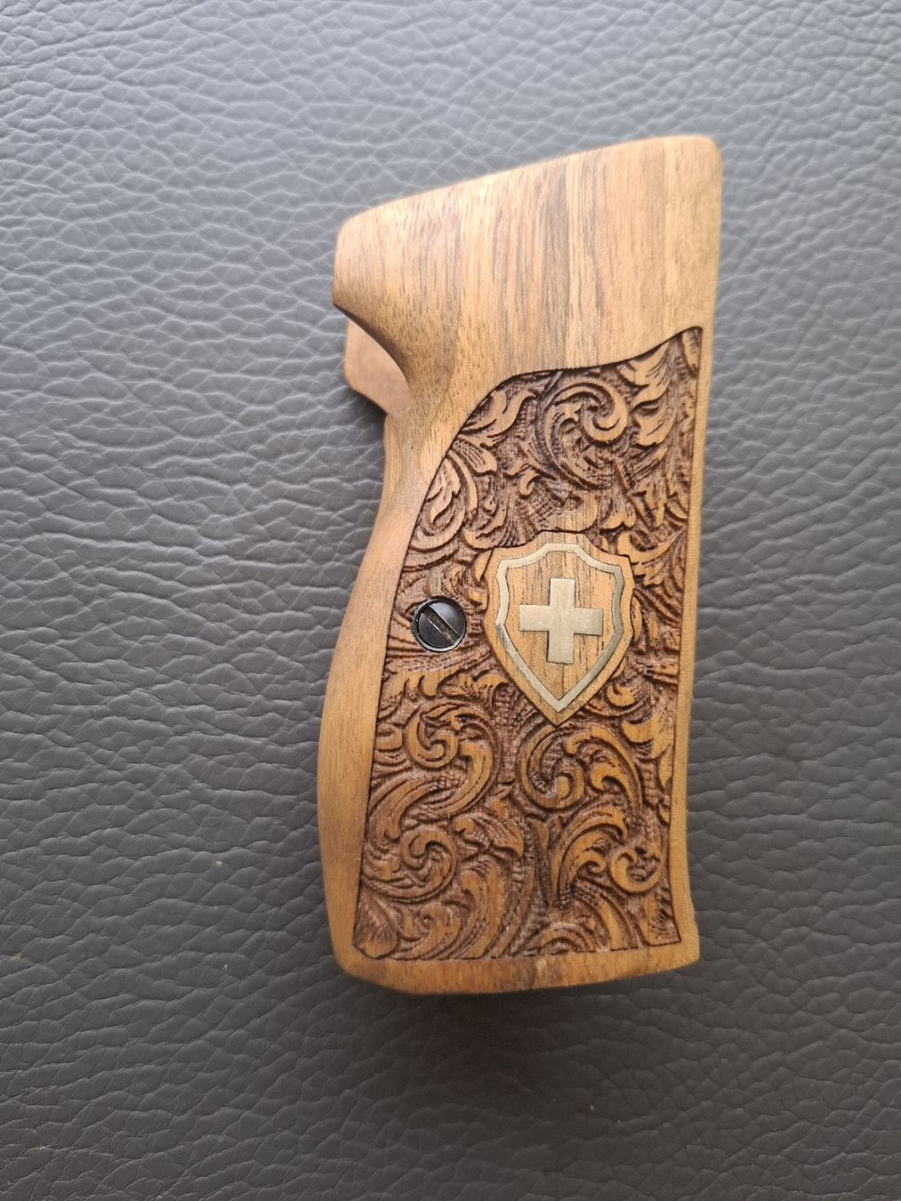 Holzartikel: Gebrauchte Nussbaum Griffschalen für Sig P210  – Gebraucht aus Rothrist von griffe 1