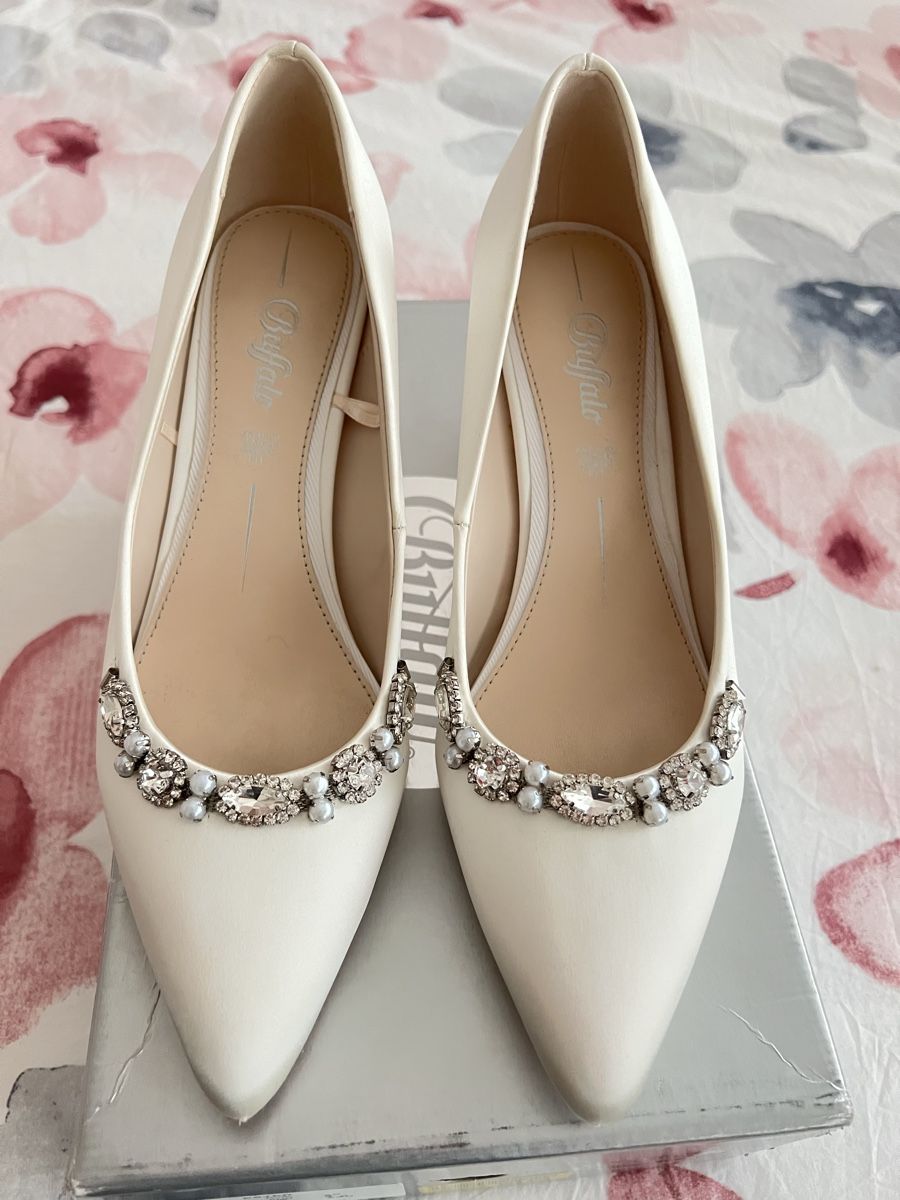 Buffalo Scarpe da donna: Buffalo Bridal Ivory Gr. 38 - Neuwertig! – Nuovo (secondo la descrizione) da Au ZH venduto da FMRF