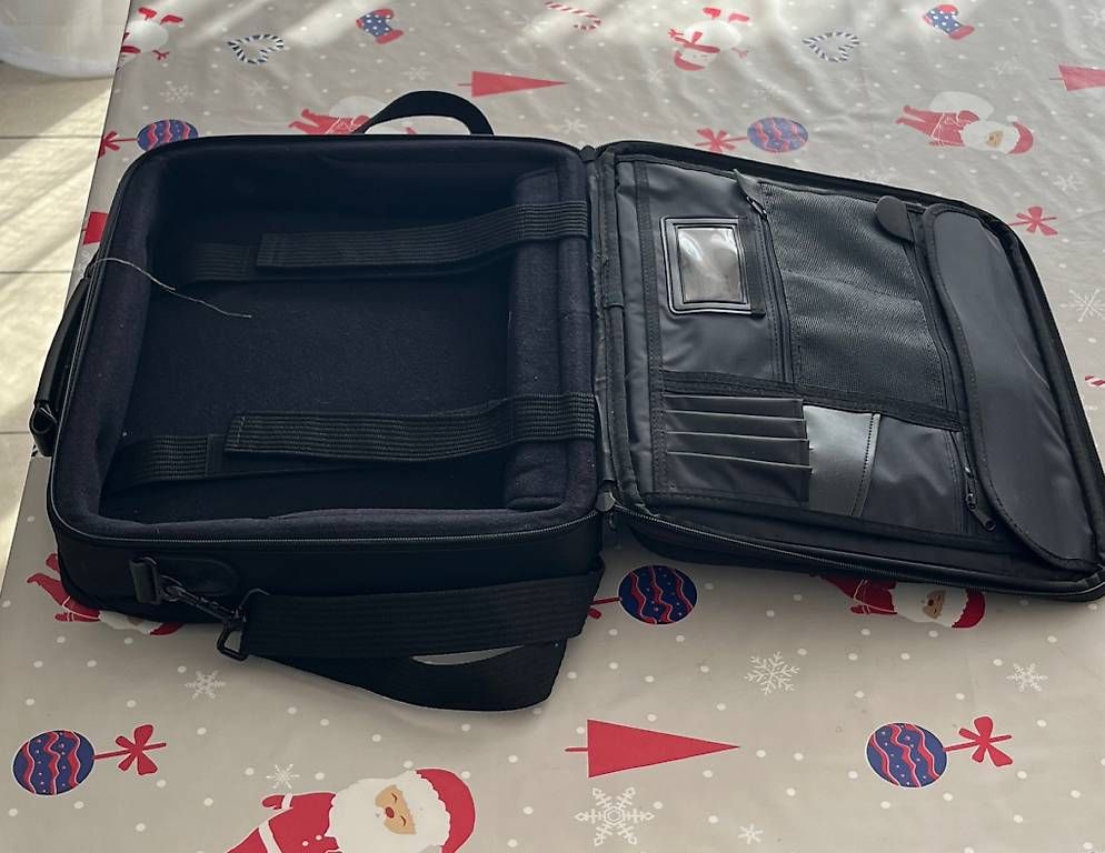Valises & Sacs: Sacoche pour ordinateur et documents  – D'occasion à Bex par epsonstylus 3