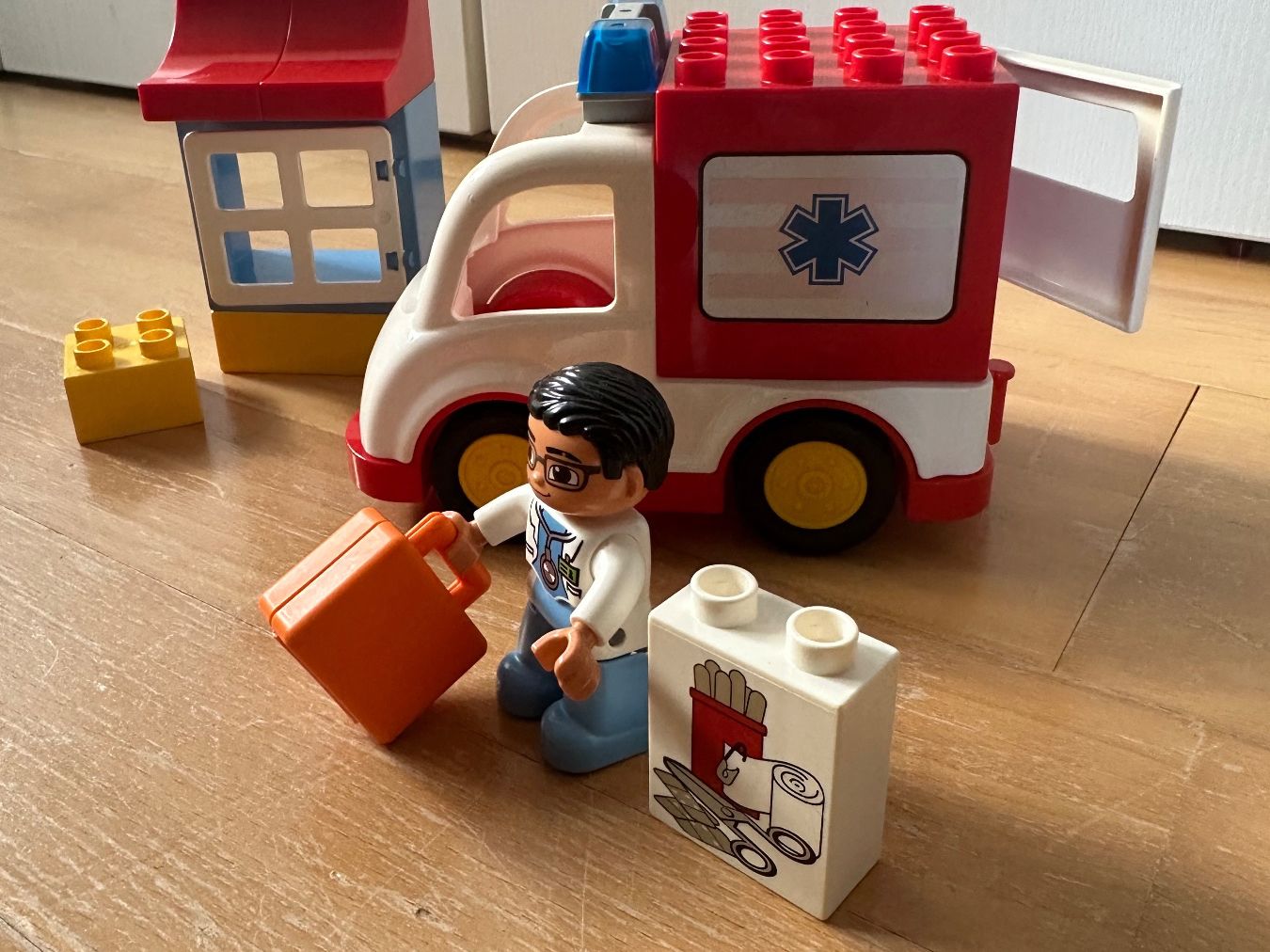 Lego Spielzeuge: Lego Duplo 10527 Krankenwagen – Gebraucht aus Ziefen von elika 1