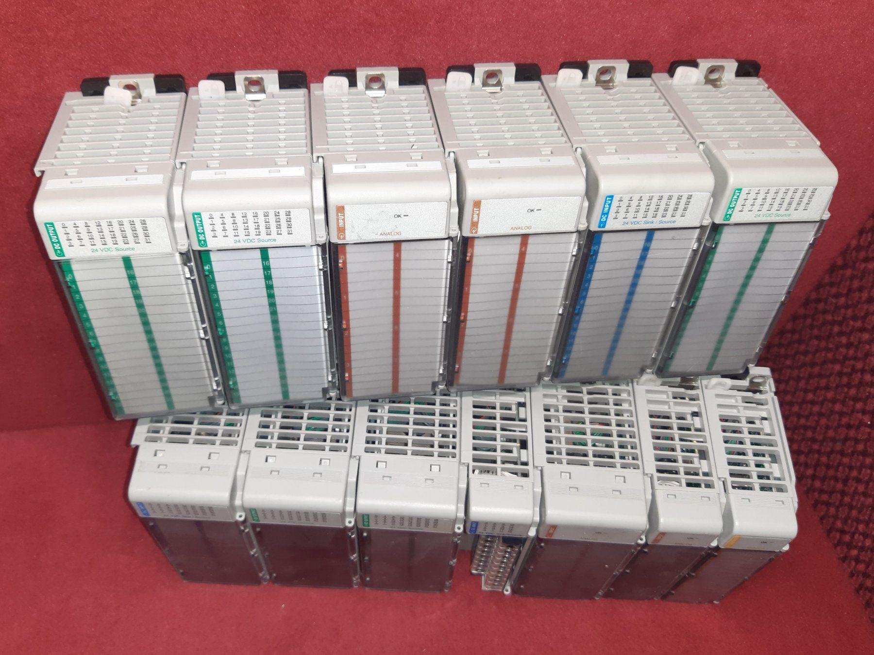 Componenti elettronici: Diverse Ein- und Ausgangsmodule, analog und digital von A&B – Usato da Lohn-Ammannsegg venduto da Molch7