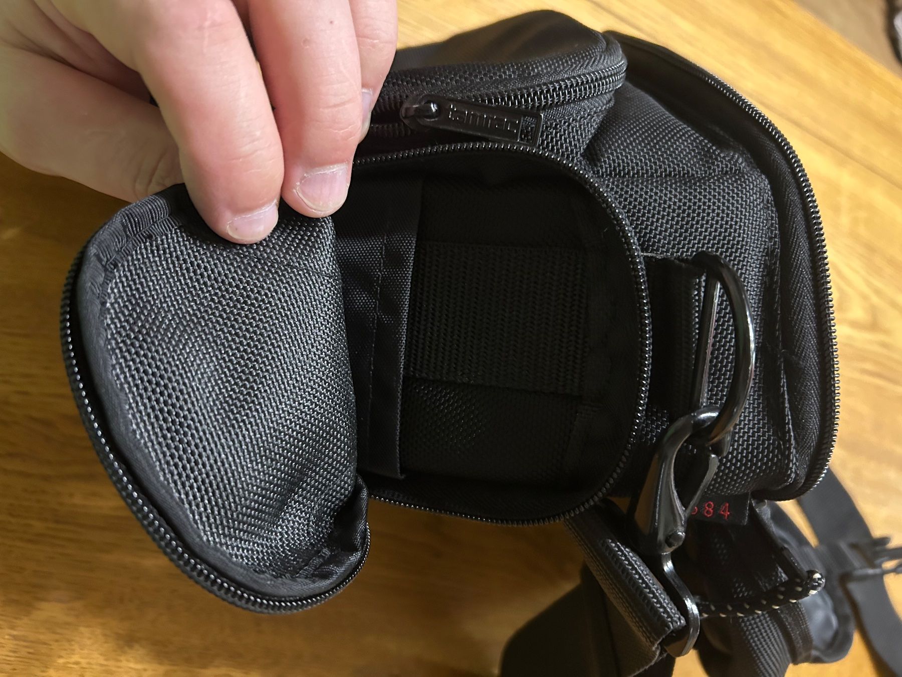 Borse: Sac pour appareil photo type reflex – Usato da Renan BE venduto da Niklos6 4