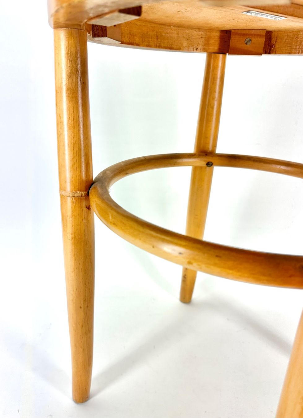 Sgabelli: Vintage Thonet Bugholz Bistrot Hocker – Usato da Basel venduto da LynnundPepe 7