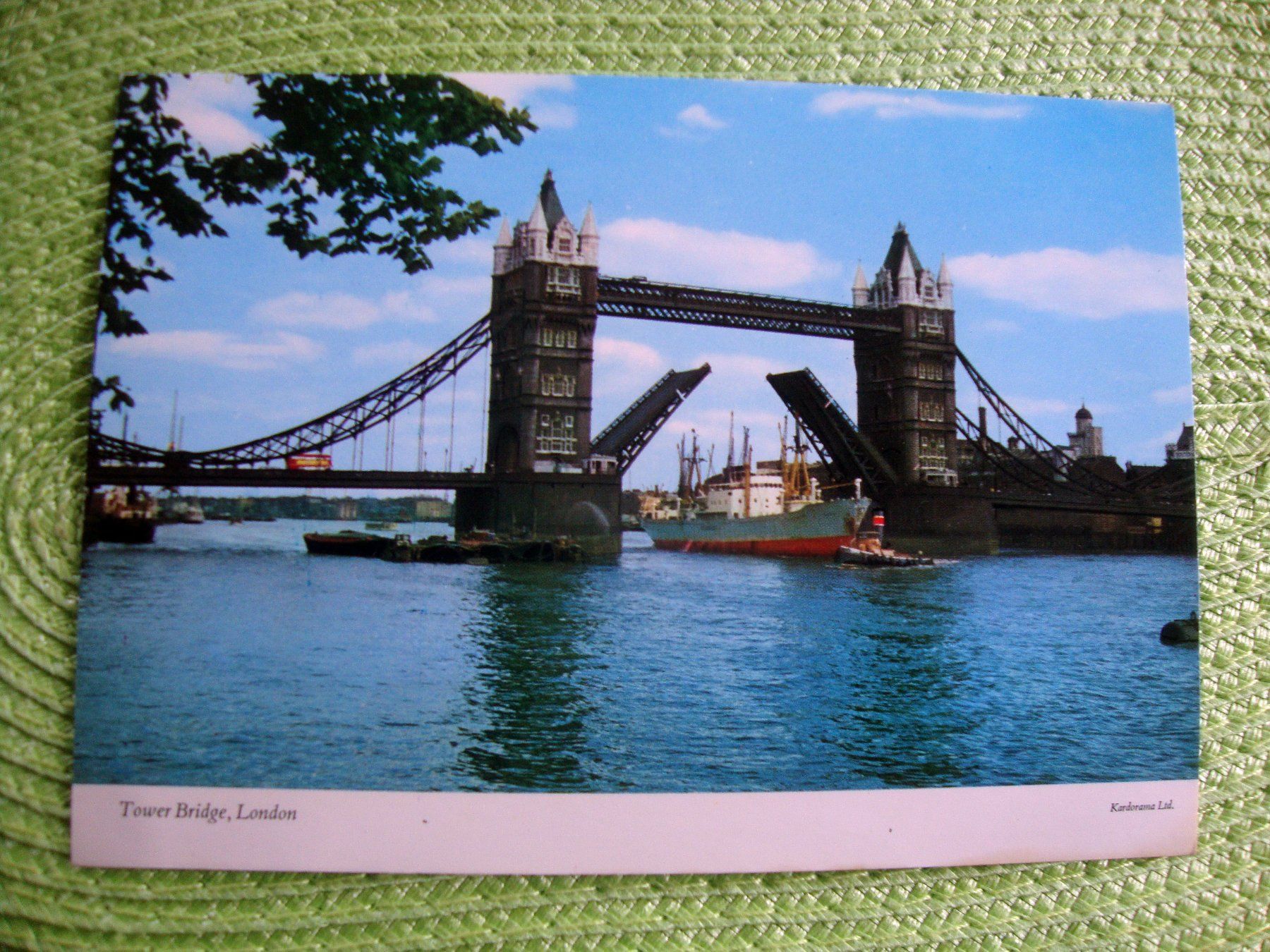 Cartoline postali: Tower Brige London mit Schiffsdurchfahrt AK – Nuovo (secondo la descrizione) da Döttingen venduto da Kubuli1