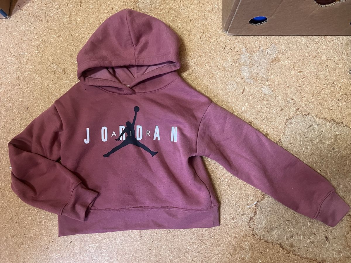 Jordan Maglioni & Felpe: Jordan Kapuzenpullover altrosa gebraucht – Usato da Hilterfingen venduto da Kulturfluechter