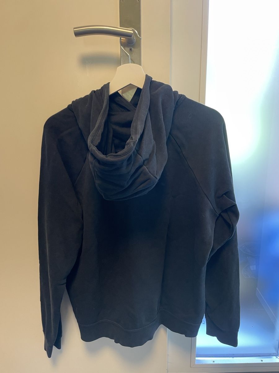 Nike Maglioni & Felpe: Schwarzer Nike Hoodie – Nuovo (secondo la descrizione) da Jona venduto da liv_kjr6 2