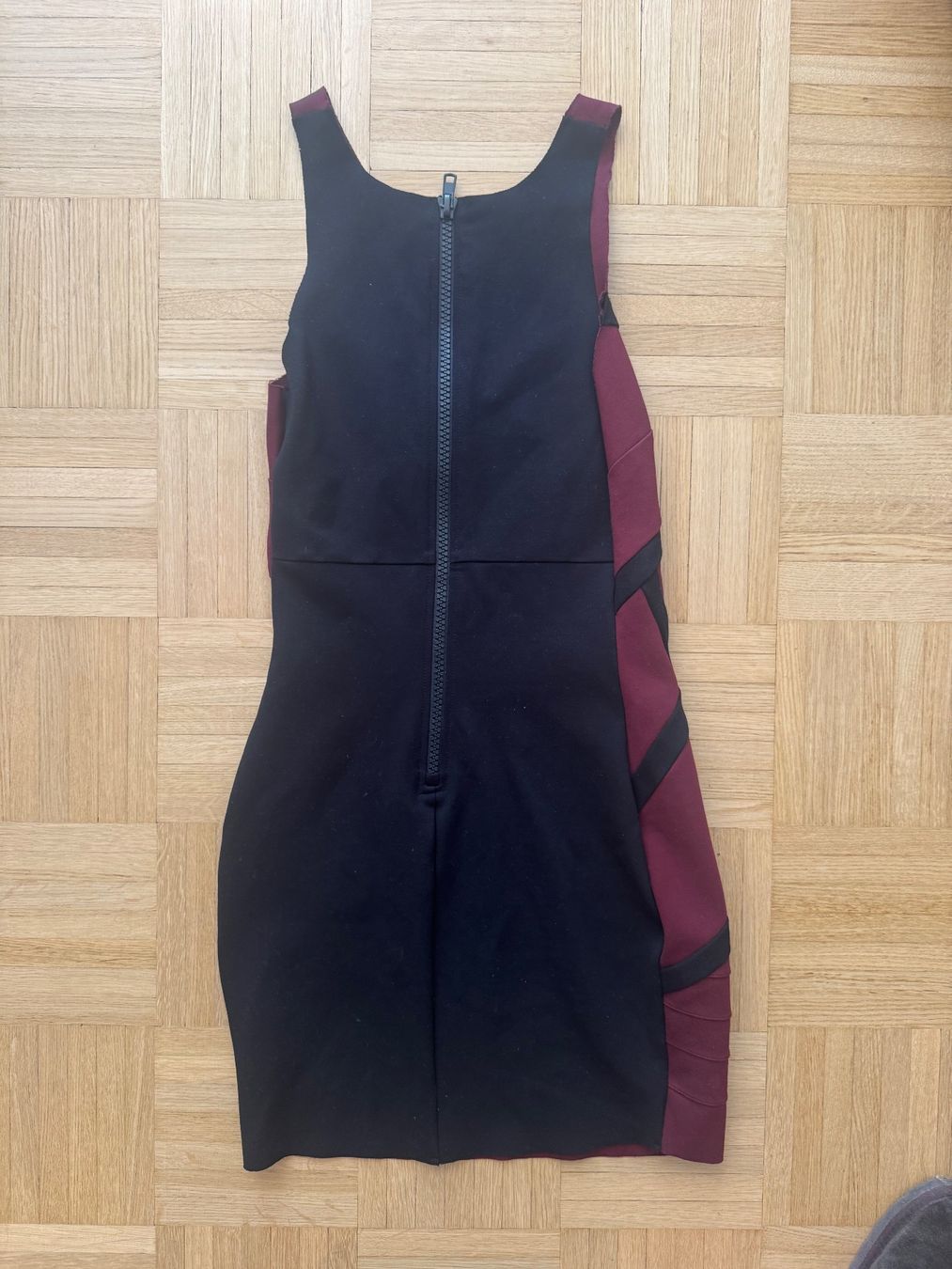Maje Robes: Robe Maje Bordeau et noir – D'occasion à Genève par Cindylou.01 2