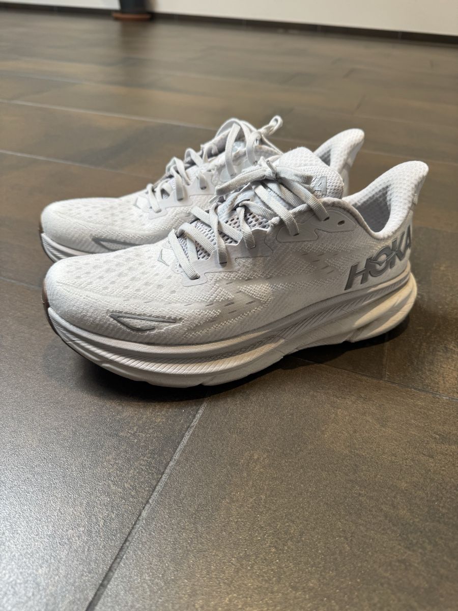 Scarpe da uomo: Hoka Clifton 44 – Usato da Wetzikon ZH venduto da mar_qqw5