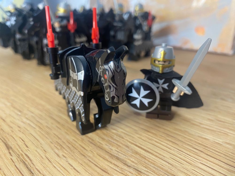 10 schwarze Tempel Ritter mit Pferde -Minifiguren - für Lego (Neu und ...