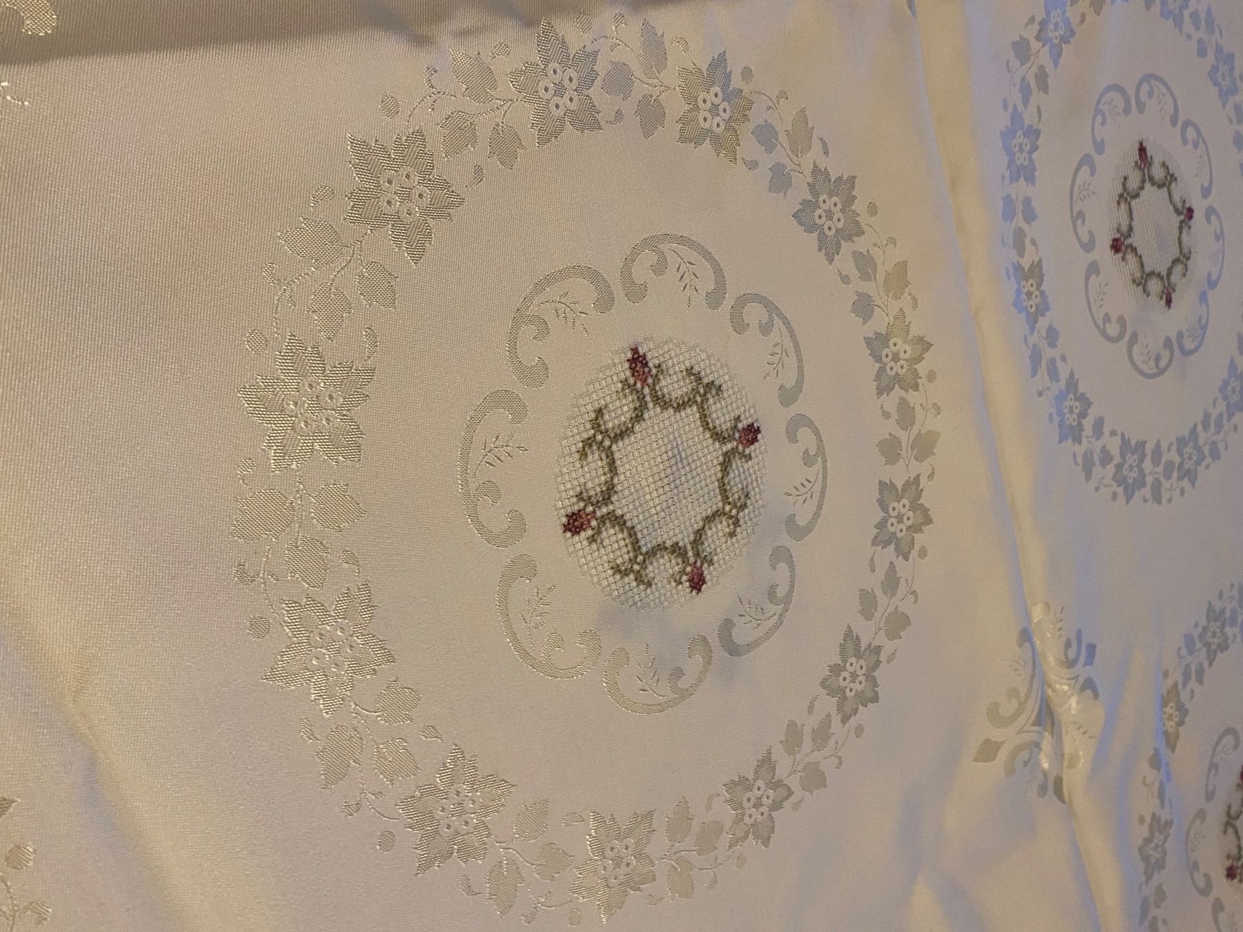 Set di tavolo e panche: 2 Tischdecke und Servierten Set / Handgemacht – Usato da Zürich venduto da esk_6ymz 1