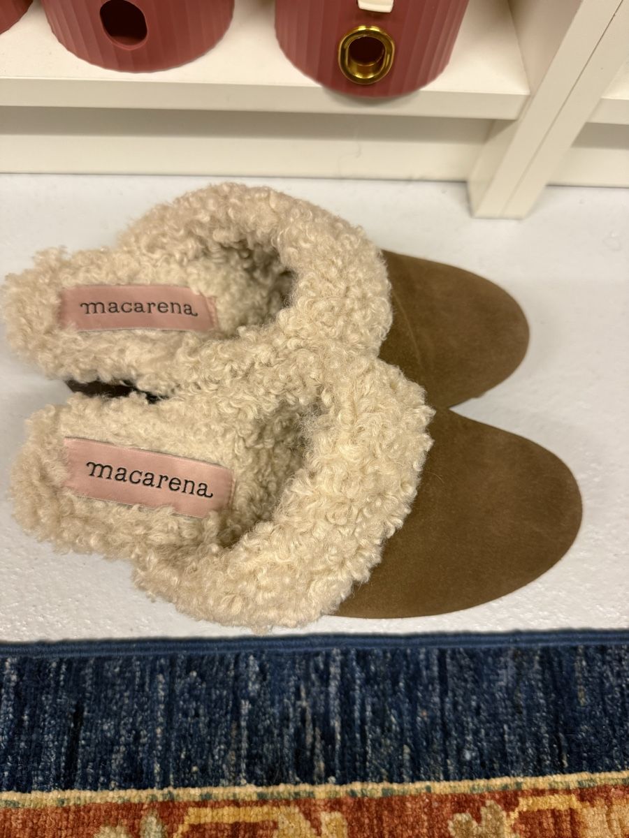 Scarpe per ragazze: Macarena shearling clogs, size 38, slip-on fall shoes – Usato da Meggen venduto da Hublot2009 4