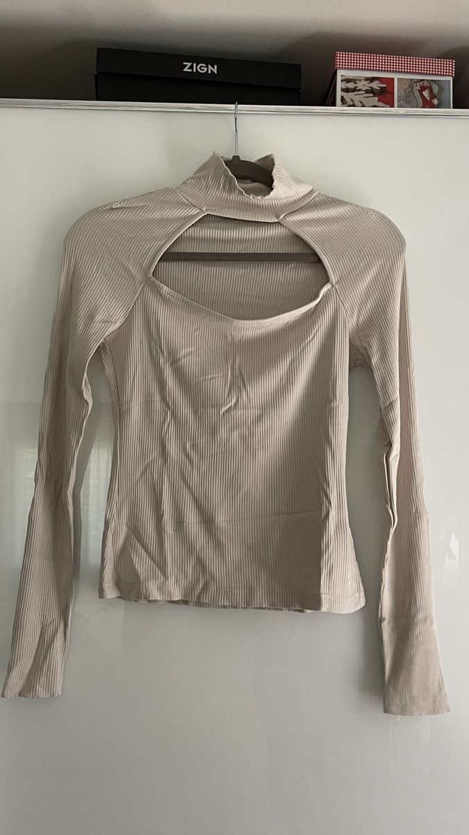 Guess Maglioni & Felpe: Pullover Beige von Guess – Nuovo (secondo la descrizione) da Lausen venduto da sim_hgp6