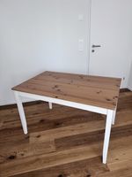 Tisch mit Stühlen - Set 