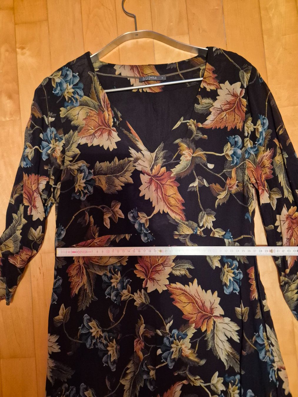 Nile Vestiti: Dunkelblaues Herbstkleid mit Blumenmuster – Usato da Walenstadt venduto da grischalounge1 3