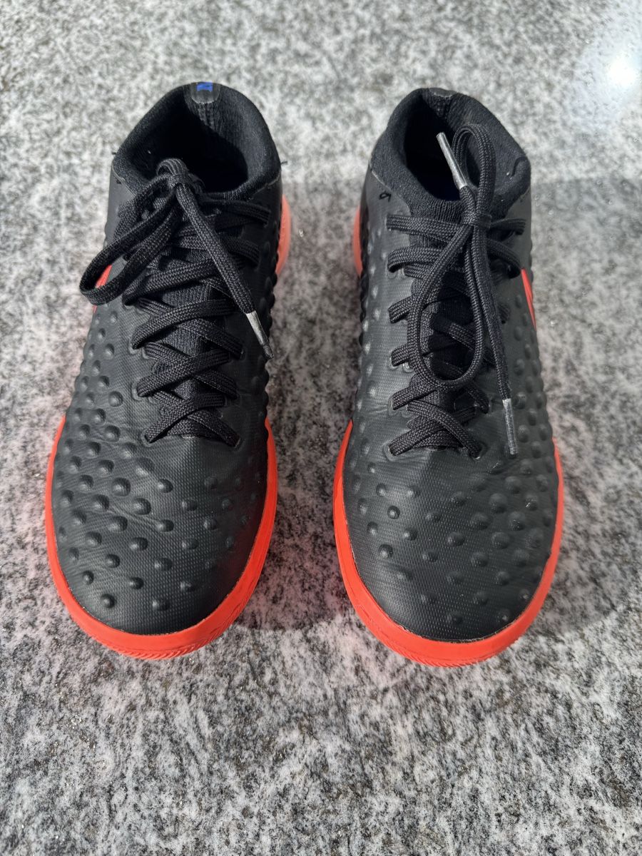 Nike Scarpe per ragazzi: Nike Turnschuhe Macistax Grösse 37,5 – Usato da Hirzel venduto da Marmar88
