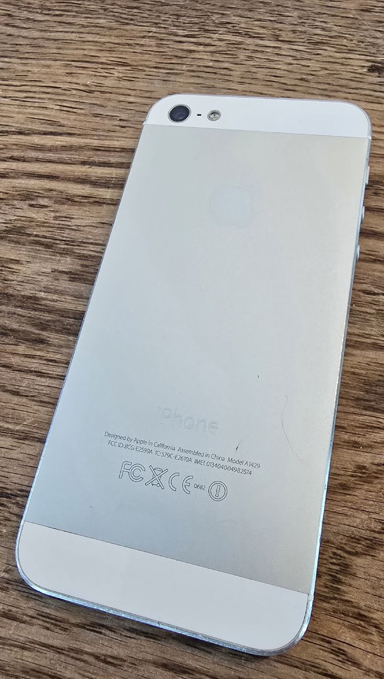 Apple Telefoni cellulari / Smartphones: iPhone 5 in gutem Zustand – Usato da Port venduto da Loeru3 2