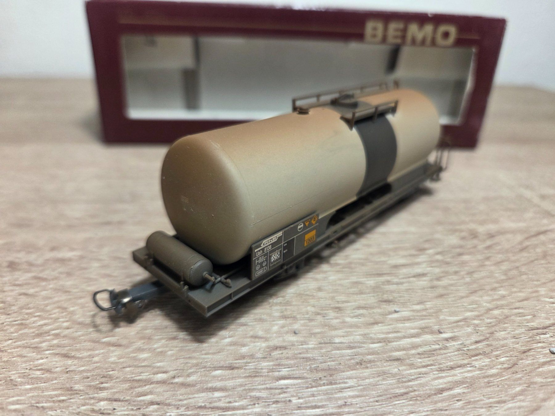 Bemo Modellini di ferrovie: Bemo 2285 129 Kesselwagen RhB H0m – Usato da St-Aubin-Sauges venduto da Lo_Go 2
