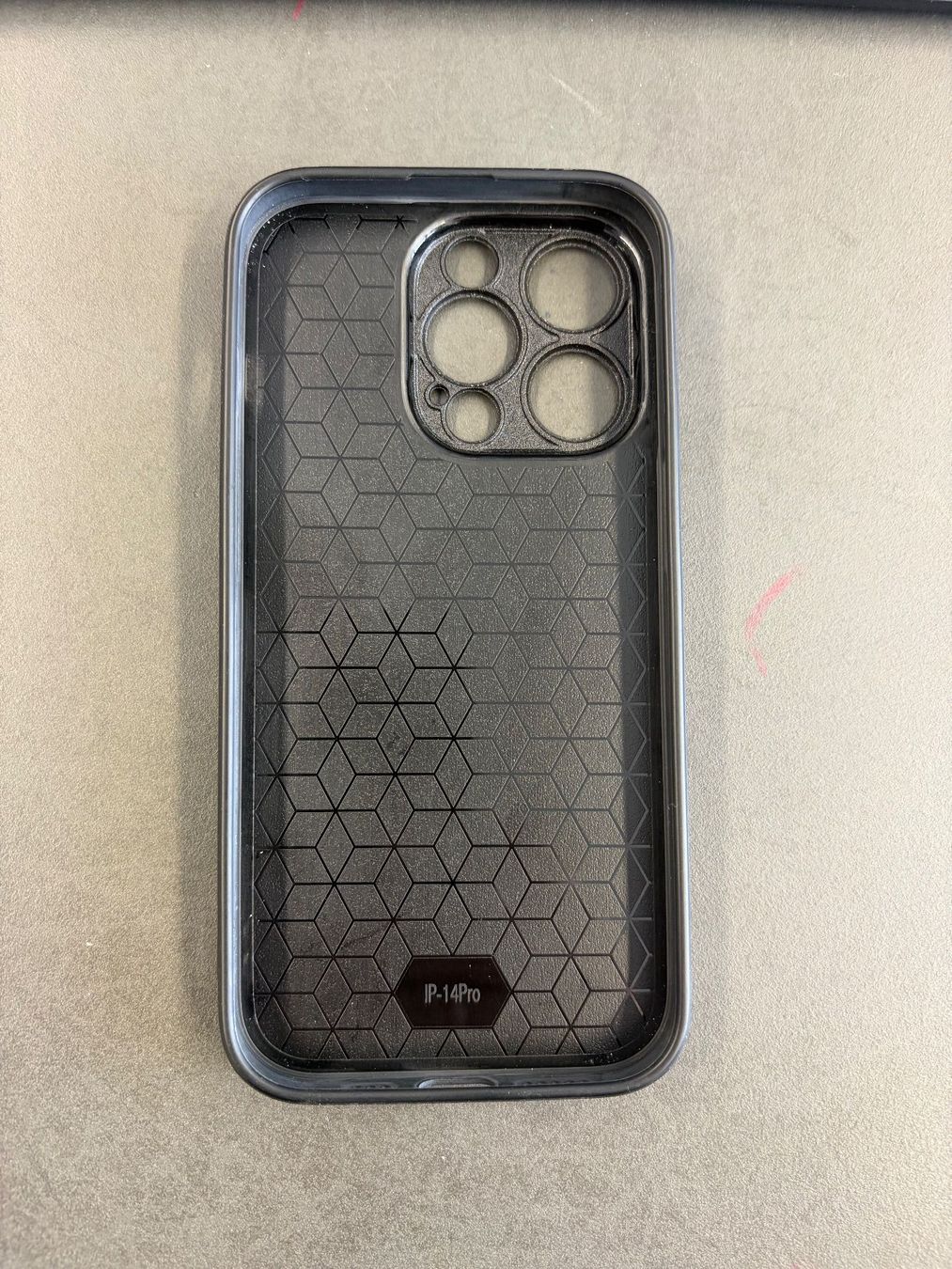Apple Covers & Schutzfolien: Porsche Design iPhone 14 Pro Hülle – Gebraucht aus Aadorf von Braendle-Automobile 1