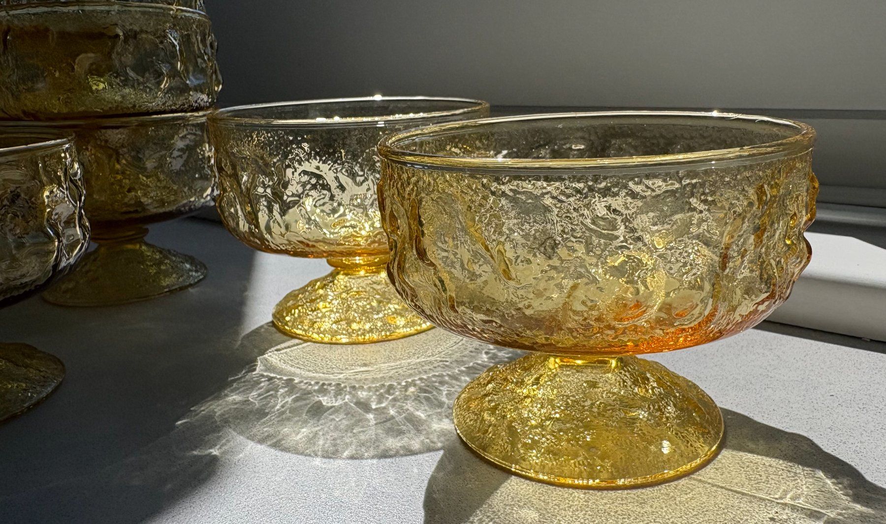Gläser: 6 Dessertkelche Glas bernsteinfarben strukturierte Oberfl... – Gebraucht aus Regensdorf von Nessi1974 2