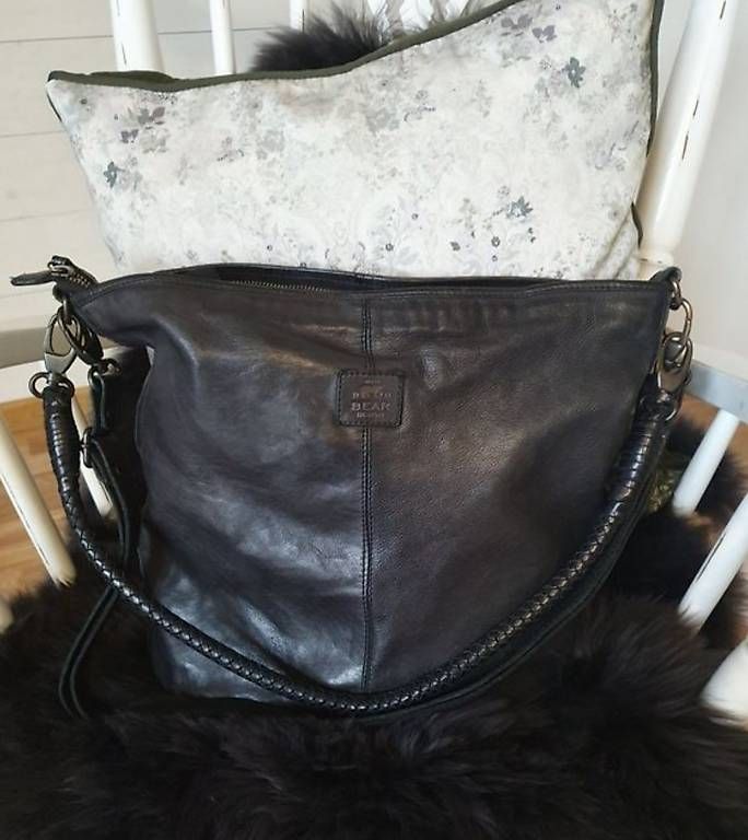 Taschen für Damen: schwarze Ledertasche (Marke Bear) – Gebraucht aus Herisau von lia17 4