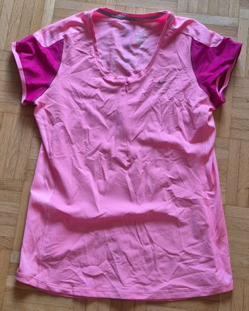 Pinkes Nike Funktionsshirt Damen - Ideal für den Sommer!