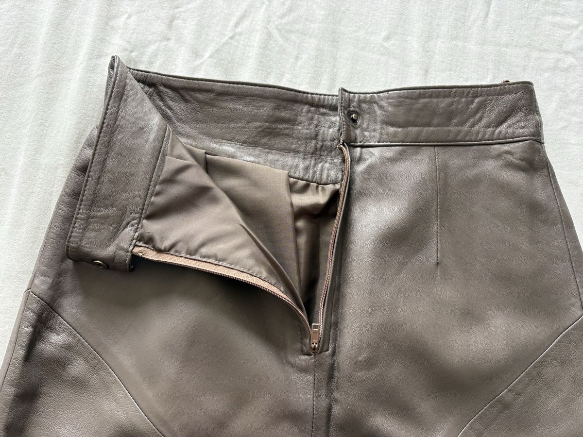 Gonne: Lederrock Beige/grau – Usato da Oensingen venduto da Chicotus 2