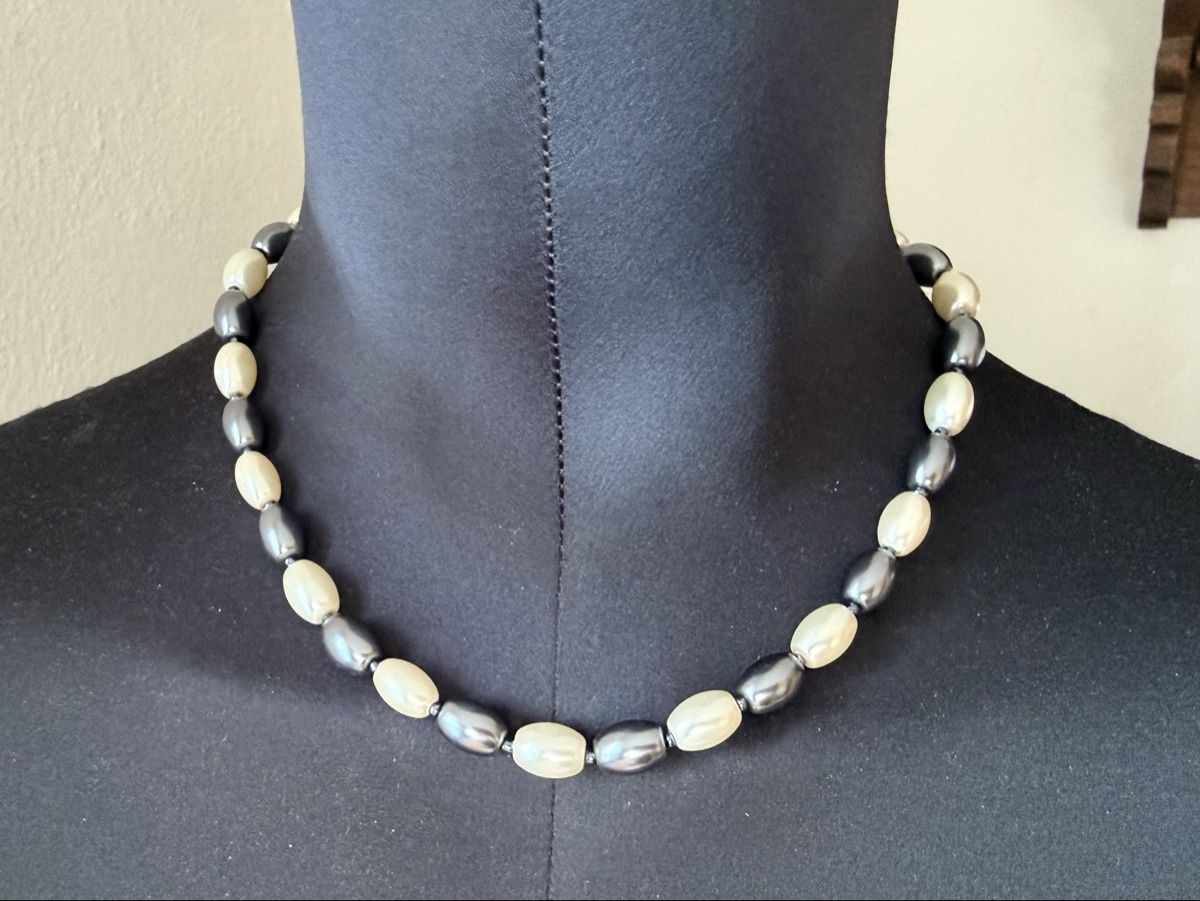Catenine: Vintage weiße und graue Perlenkette – Usato da Lamone venduto da LaCantinaMagica 3