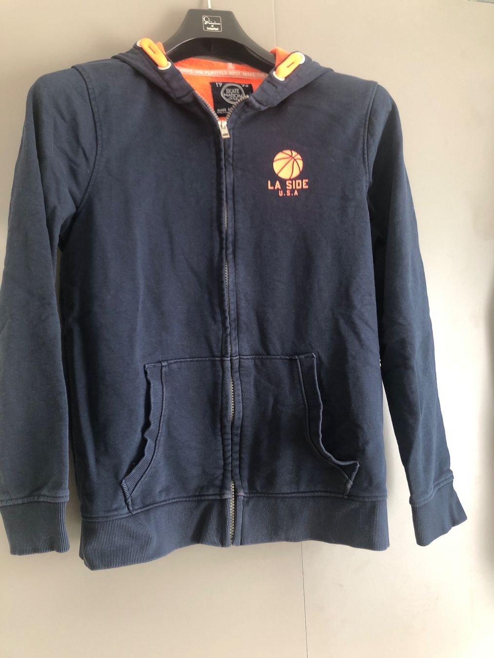 Nike Pullover & Sweatshirts: 3 pullover:1 nike air jordan M, 2 pullis basketball 170 – Gebraucht aus Olten von eti_r289 3
