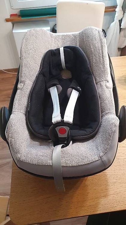 Maxi-Cosi Sièges auto: Maxi Cosi Pebble Plus mit Isofixstation – D'occasion à Buchs AG par kaunisrevontuli 1