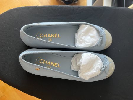 Ballerines neuves, Chanel, en cuir bleu ciel, 39 C