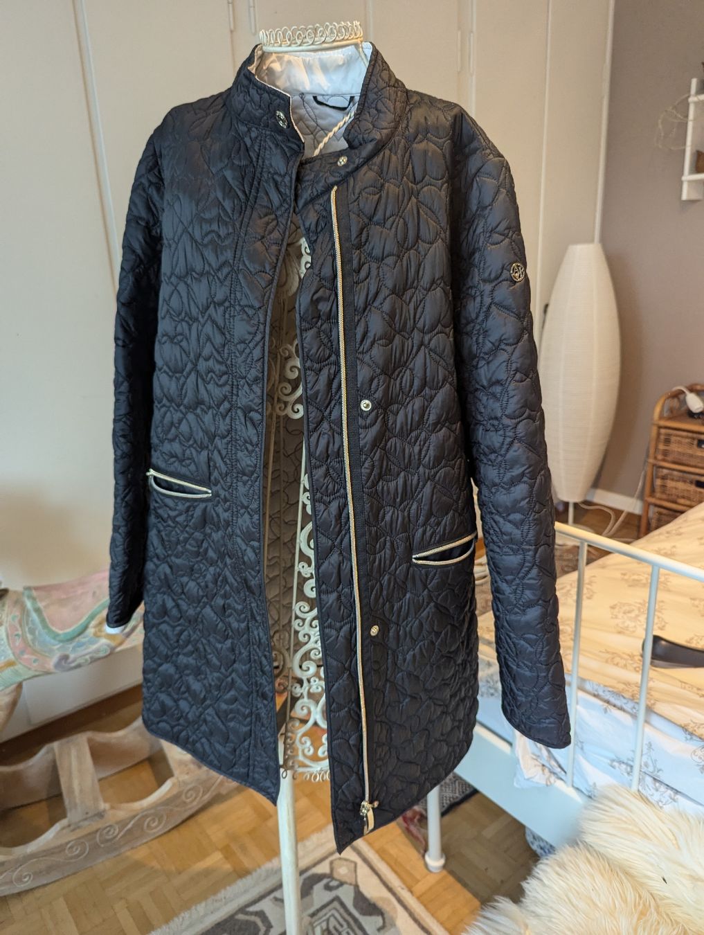 Cappotti: manteau matelassé ARMANI – Usato da Teufen venduto da Mariebotschi