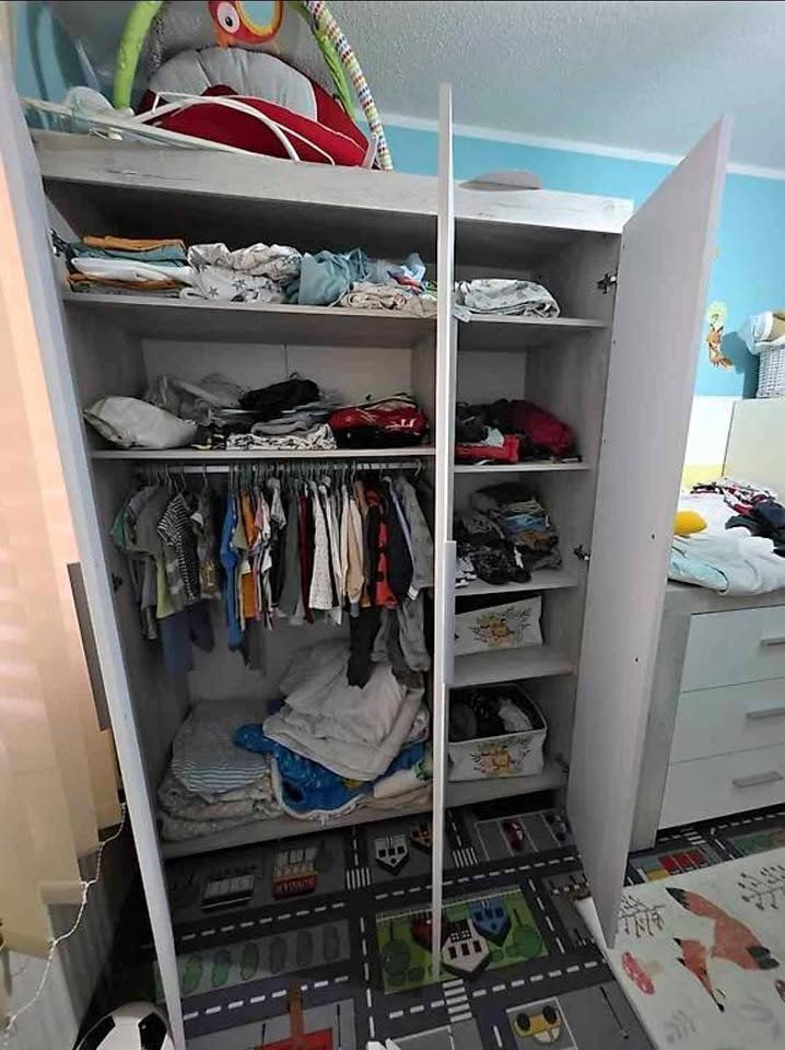Schränke: Kinderkleiderschrank grau – Gebraucht aus Sirnach von 12101963 2