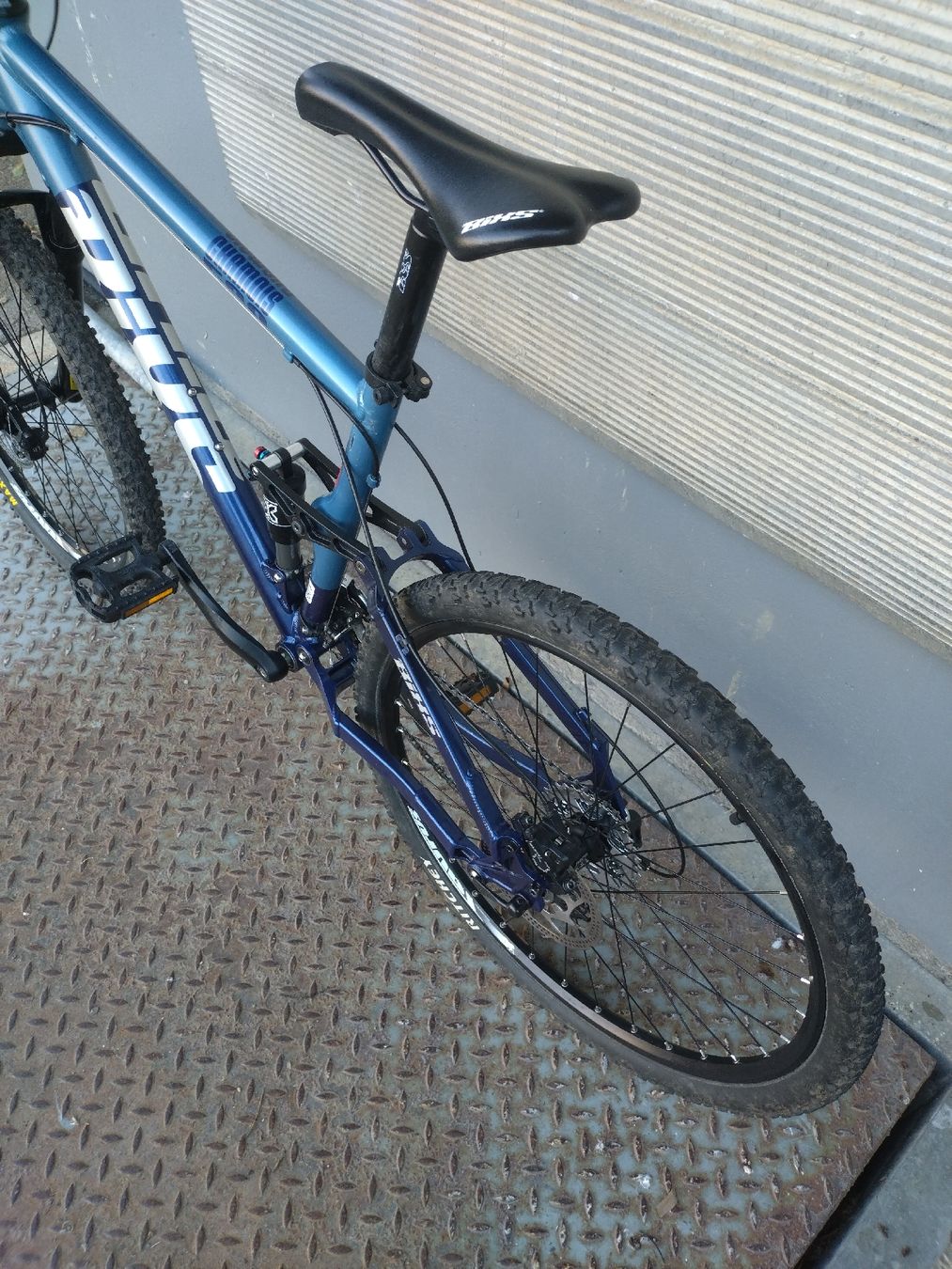 Bixs Biciclette: MTB Bixs Chamois 500 Fully 19" (L) – Usato da Farvagny-le-Grand venduto da LaCaverne 3