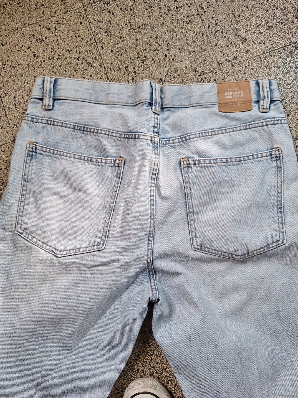 Bershka Jeans: Jeans Berschka cropped US34 – Gebraucht aus Carouge GE von lor_m8jm 2