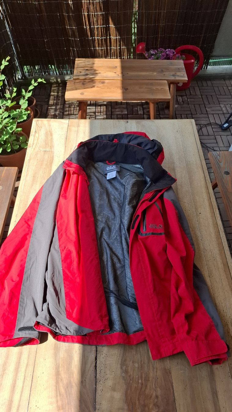 Jack Wolfskin Giacche: XL Jack Wolfskin Regenjacke rot – Usato da Zürich venduto da witike