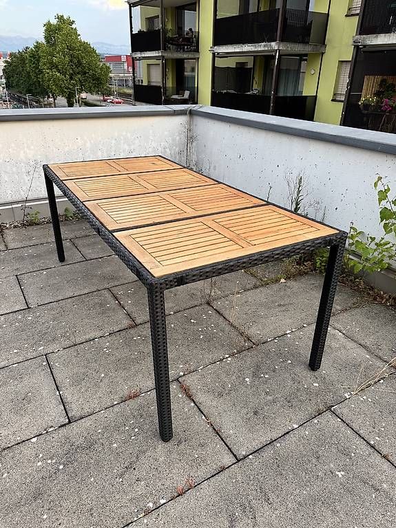 Tavoli: Tisch zu Verkaufen  – Usato da Sursee venduto da Jaenuful