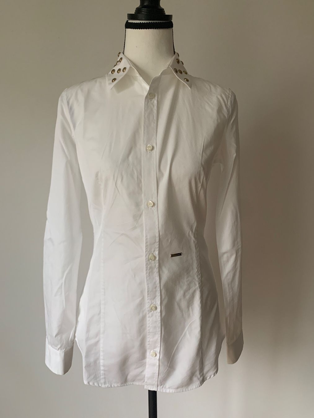 Dsquared2 Camicette: Dsquared2 Bluse Gr. 38 weiss Baumwolle langarm m. Nieten – Usato da Regensdorf venduto da secondchancefashion