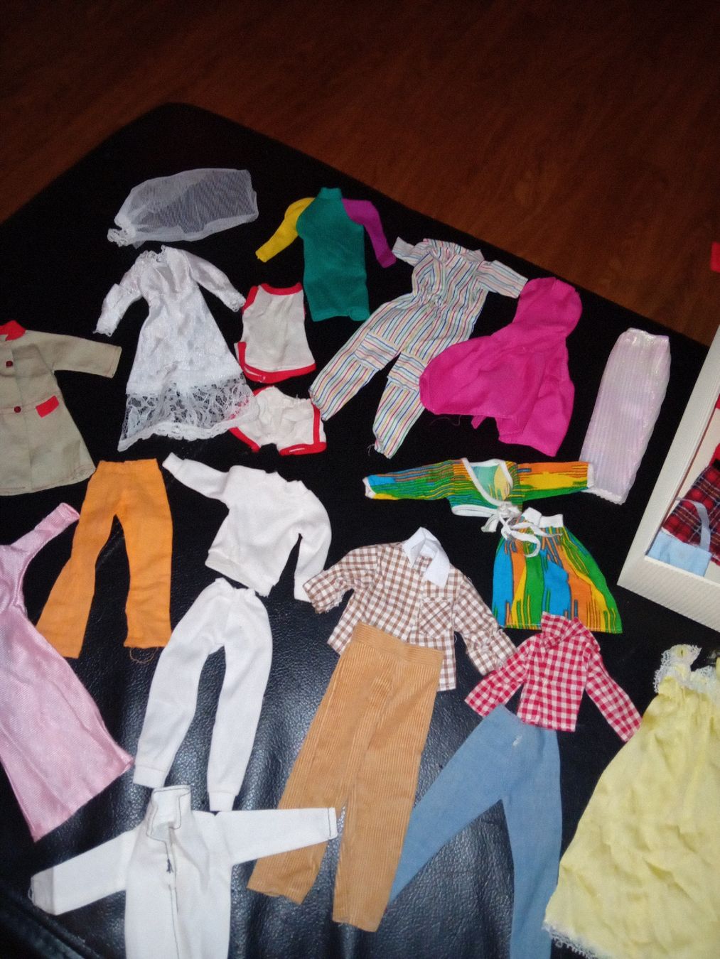 Bambole: abiti vintage Barbie + di 80 pezzi – Usato da Biasca venduto da Old_6blh 4