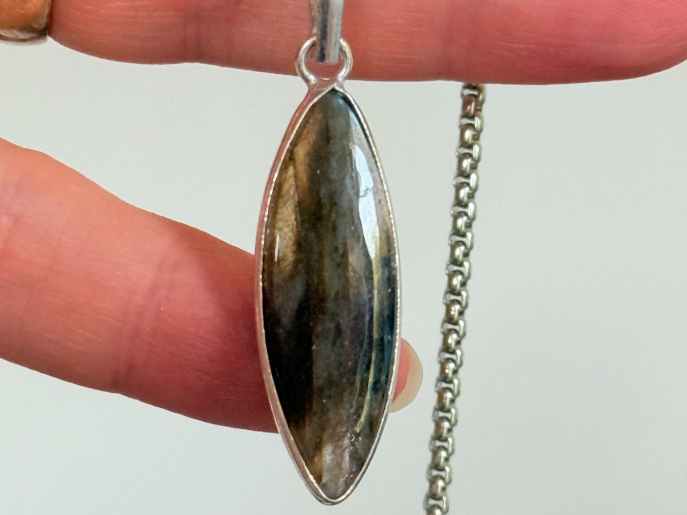 Ketten: Collier avec Labradorite – Neu und originalverpackt aus Genève von AWWA