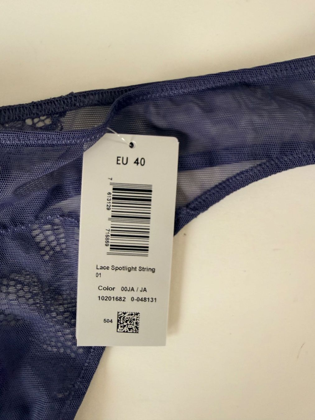 Triumph Sonstige Unterwäsche: TRIUMPH, String LACE SPOTLIGHT, Grösse 40, Farbe Lila – Neu und originalverpackt aus Rudolfstetten von gst_g7xl 1