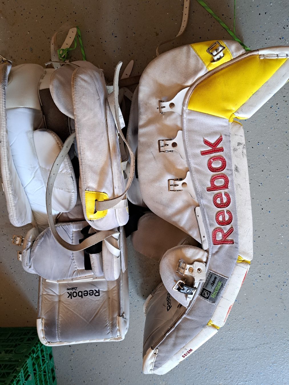 Reebok Protezioni & Imbottiture: Schoner Goali Eishockey – Usato da Weinfelden venduto da befowe 1