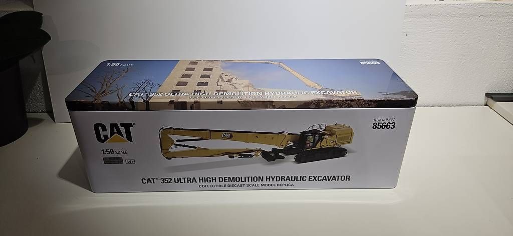 Caterpillar Bagger: Blechkiste von CAT Bagger – Gebraucht aus Wittenbach von r_e_d87p 1